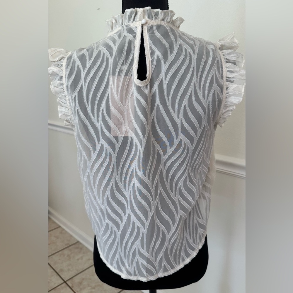 Ruffled White Wave Pattern Blouse - Picture 2 of 3
